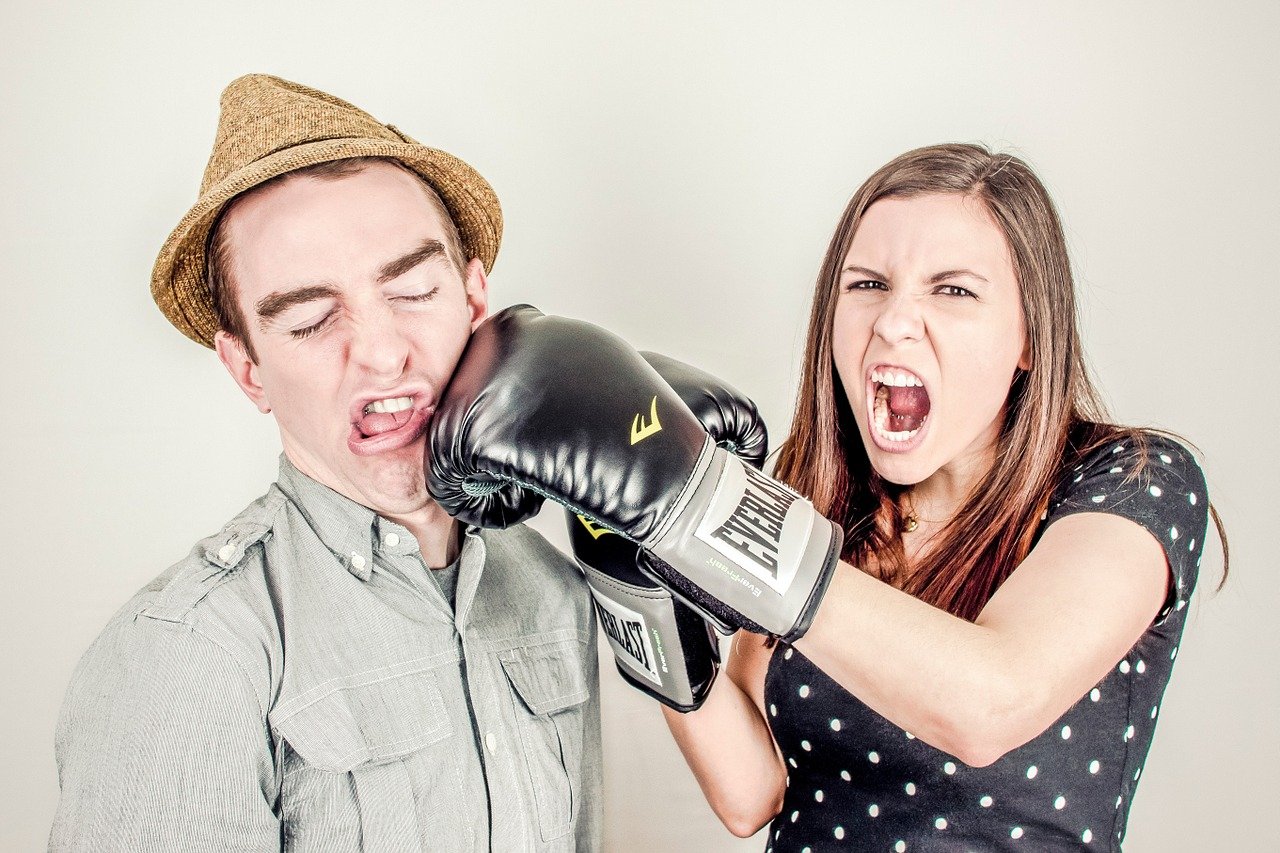 couples-argument-with-boxing-gloves-on